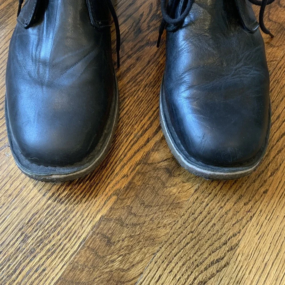 UGG Leighton Mens Size 11 Black Crinkled‎ Leather Chukka Ankle Boots Shoes